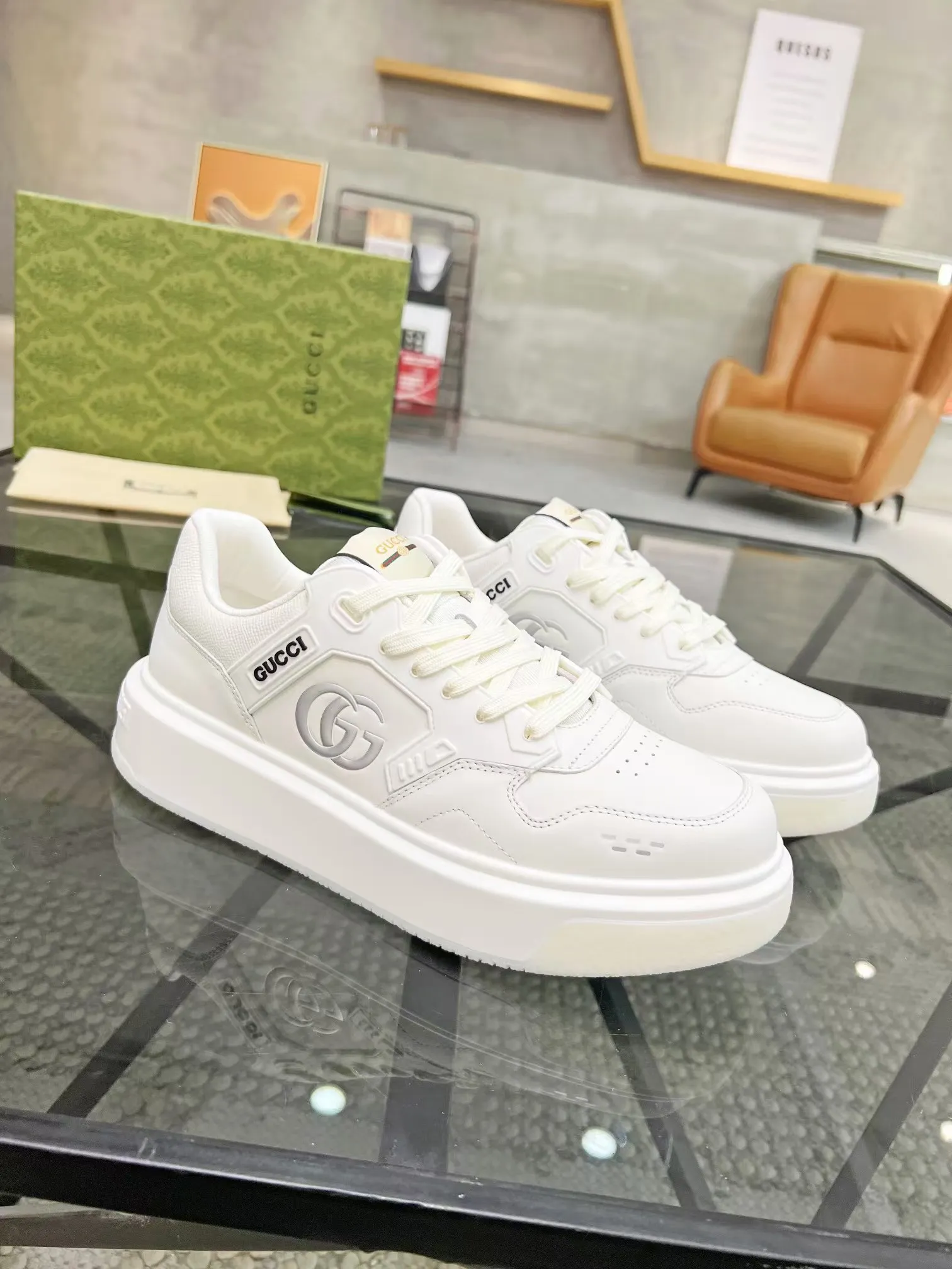 Men's Men's Shoes Men's Men's 💰460 new men's shoes GUCCI [Lightning] latest shoes shipped. Original quality, fashionable, made of special materials, sheepskin lining, brand new packaging. The foot feels super comfortable and the workmanship is impeccable. Size: 38-45